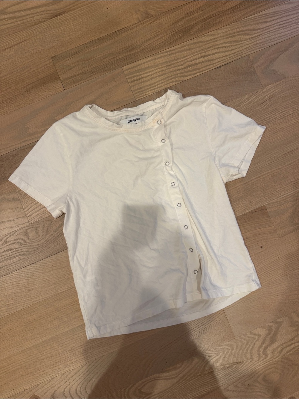 Gimaguas White Short-Sleeve Snap-Front Tee